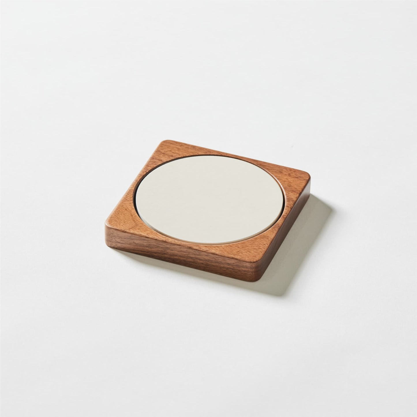 Snow White/Walnut/ 四角